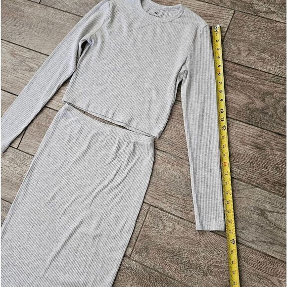 H&M Gray Ribbed Knit Two-Piece Set - Picture 4 of 9